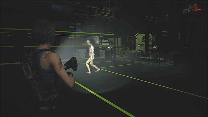 Pojawi się pierwszy zombiak Pale Head - to znacznie bardziej wytrzymałe odmiany zombie, które na dodatek są w stanie regenerować się jeśli pozostawisz je w spokoju - Resident Evil 3: Zagadka z odnalezieniem bezpieczników w magazynie - Resident Evil 3 - poradnik do gry
