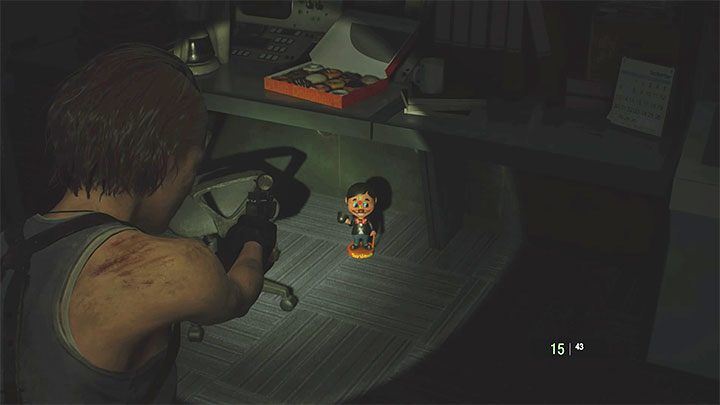 Figurka jest na podłodze w pomieszczeniu kontrolnym Subway Office, czyli tym, które odwiedza się z zamiarem przywrócenia dostaw prądu - Resident Evil 3: Biuro stacji metra sekrety, znajdźki - Resident Evil 3 - poradnik do gry