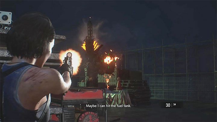 Kluczem do wygrania pierwszej części tej bitwy jest ostrzeliwanie zbiornika z paliwem na plecach Nemesisa - Resident Evil 3: Miejsce rozbiórki solucja, opis przejścia - Resident Evil 3 - poradnik do gry