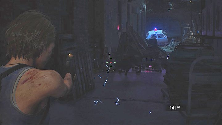 Skorzystaj z tylnego wyjścia z garażu żeby dotrzeć do bocznych alejek - Resident Evil 3: Śródmieście solucja, opis przejścia - Resident Evil 3 - poradnik do gry