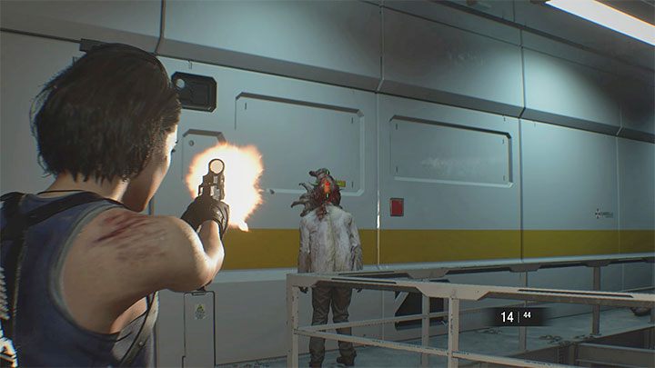 Zombiaki z przytwierdzonymi do ich głów pasożytami zaczniesz napotykać dopiero po tym jak awansujesz dostatecznie w grze - Resident Evil 3: Porady na start - Resident Evil 3 - poradnik do gry