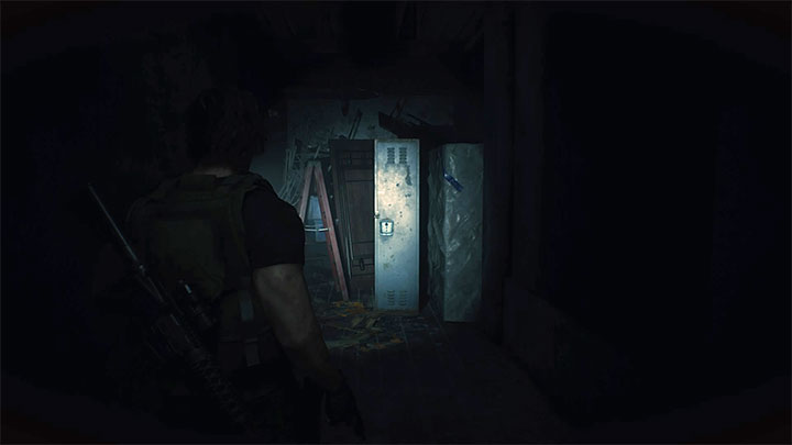 Szafka jest na końcu korytarza na piętrze 3F komisariatu - Resident Evil 3: Komisariat policji sekrety, znajdźki - Resident Evil 3 - poradnik do gry