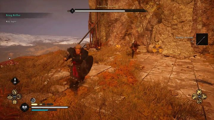 Jeśli będziesz trzymać przeciwnika na odległość może on zacząć rzucać toporkami - zablokuj je lub zrób unik - Assassins Creed Valhalla: Ivarr Bez Kości/Ivarr the Boneless - boss, jak pokonać? - Assassins Creed Valhalla - poradnik do gry