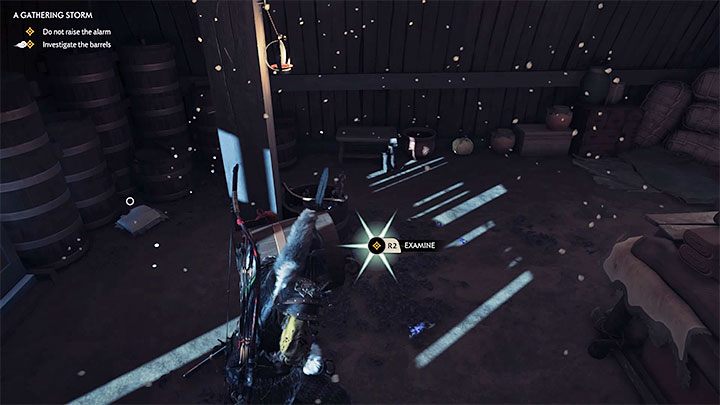 Pozostań na parterze latarni morskiej i wejdź w interakcję z beczkami żeby ustalić, że składowana jest w nich trucizna - Ghost of Tsushima: Nadciągająca burza (A Gathering Storm) solucja - Ghost of Tsushima - poradnik do gry