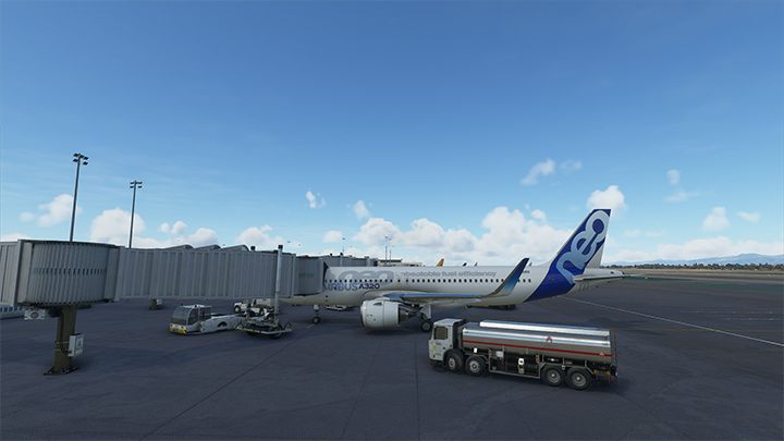 Po jej przybyciu wyświetli się menu zapasu paliwa - te samo, co przy użyciu paska narzędzi - Flight Simulator: Obsługa naziemna (Ground Services) - Microsoft Flight Simulator 2020 - poradnik do gry