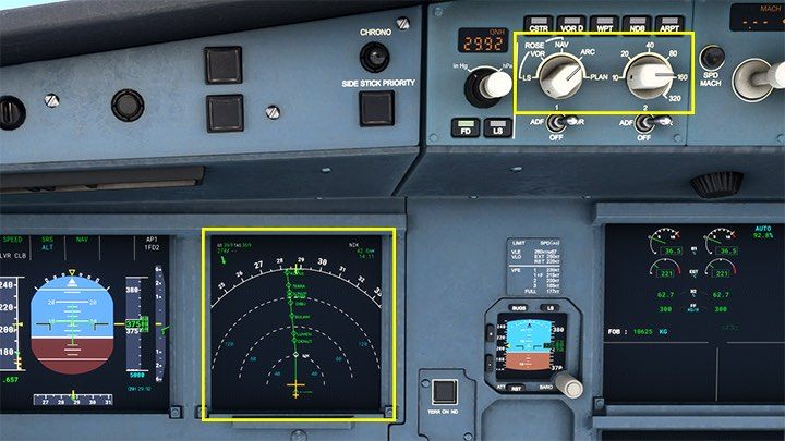 Pokrętłami u góry można zmieniać tryb mapy ekranu ND oraz skalę w milach, co pozwala wyświetlić większe lub mniejsze odcinki trasy - Flight Simulator: Samolot pasażerski - kokpit - Microsoft Flight Simulator 2020 - poradnik do gry