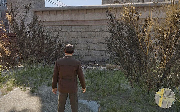 Zbadaj obszar na wschód od głównych zabudowań starego więzienia po to żeby odnaleźć płot z obrazka 1 - Tommy może się na niego wspiąć - Mafia Definitive Edition: Komiksy Gangsters Monthly - sekret, znajdźka - Mafia 1 Definitive Edition - poradnik, solucja