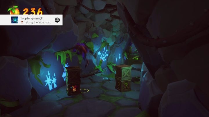 Po przejściu dalej trafisz do kolejnej części kamiennej świątyni - Crash 4: Niegrzeczna pobudka solucja, opis przejścia - Crash Bandicoot 4 - poradnik, solucja