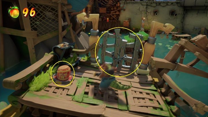 Kolejnym Twoim ruchem powinno być wzięcie beczki z TNT i uderzenie nią prosto w zamknięte przejście - Crash 4: Morska bryza - solucja, opis przejścia - Crash Bandicoot 4 - poradnik, solucja