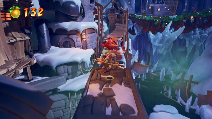 Kiedy zobaczysz przeciwników, którzy wokół siebie mają ster nie zbliżaj się do nich - Crash 4: Śnieżny spacer - solucja, opis przejścia - Crash Bandicoot 4 - poradnik, solucja