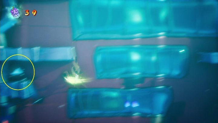 Ukryty diament znajdziesz pomiędzy metalowymi elementami - Crash 4: Diamenty (Poziomy Na Odwrót) - lista, lokalizacja - Crash Bandicoot 4 - poradnik, solucja