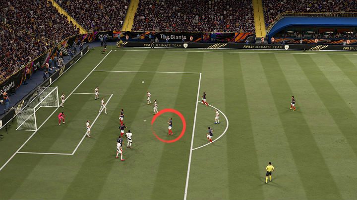Na powyższym obrazku można zauważyć typową sytuację podbramkową w trakcie wykonywania klasycznego rzutu rożnego - FIFA 21: Stałe fragmenty gry - FIFA 21 - poradnik do gry
