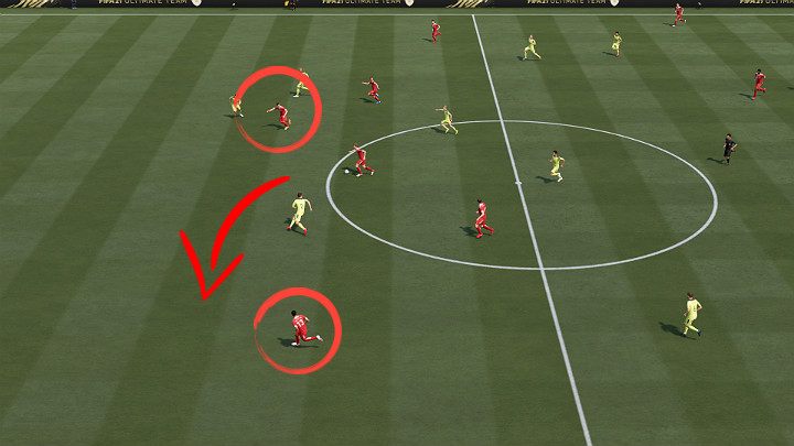 Na powyższym obrazku można zauważyć sytuację w której zawodnik prowadzący futbolówkę ma dwie istotne możliwości rozegrania akcji - FIFA 21: Zakończenie akcji - FIFA 21 - poradnik do gry
