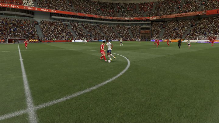 Wślizg to najbardziej ryzykowny sposób odbioru piłki w grze FIFA 21, który bardzo często kończy się upomnieniem, żółtą kartą, a niekiedy nawet czerwoną kartką i wykluczeniem zawodnika z gry - FIFA 21: Defensywa - podstawy - FIFA 21 - poradnik do gry