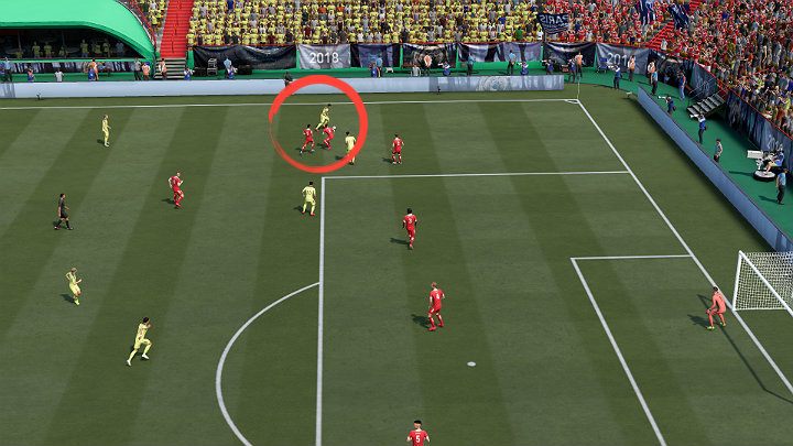 Na powyższym obrazku można zauważyć sytuację w której dwóch obrońców rozpoczęło krycie jednego zawodnika drużyny przeciwnej - FIFA 21: Defensywa - techniki zaawansowane - FIFA 21 - poradnik do gry