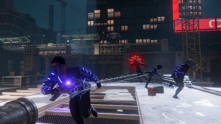 Po wyjściu z mieszkania udaj się wraz z Ganke wzdłuż ulicy podążając za znacznikiem - Spider-Man Miles Morales: Czas działać - solucja, opis przejścia - Spider-Man Miles Morales - poradnik, solucja