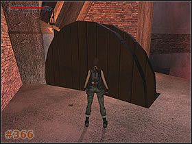 Kolejnym krokiem będzie powrót na kładkę przy schodach, którym dostałeś się do tego pomieszczenia - [Misja 20] Hall of Seasons - użycie kryształów, podziemna machina i czerwony duch (cz.1) - Tomb Raider: The Angel of Darkness - poradnik do gry