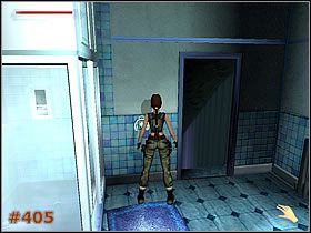 Przejdź teraz pod kręte schody [#404] i zabierz leżące tam Bandaże Lecznicze - [Misja 22] Von Croys Apartment | Tomb Raider The Angel of Darkness - Tomb Raider: The Angel of Darkness - poradnik do gry