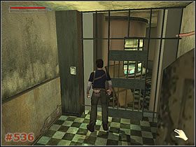 Ruszaj przed siebie, do nowego korytarza i załatw pałętającego się tam drugiego zombiaka - [Misja 26] The Sanitarium (cz.1) | Tomb Raider The Angel of Darkness - Tomb Raider: The Angel of Darkness - poradnik do gry