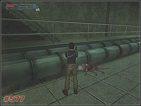 Jeśli podczas walki zabraknie Ci naboi, w naprzeciwległej części sali, pod schodami [#576] znajdziesz niekończącą się ilość Naboi Boran X - [Misja 27] Maximum Containment Area (cz.2) | Tomb Raider The Angel of Darkness - Tomb Raider: The Angel of Darkness - poradnik do gry