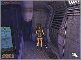 Wróć przez rozwalaną szybę raz jeszcze do pomieszczenia i tym razem udaj siew prawo, przez czerwone przejście i dalej w górę zalanym korytarzem - [Misja 28] Aquatic Research Area (cz.1) | Tomb Raider The Angel of Darkness - Tomb Raider: The Angel of Darkness - poradnik do gry