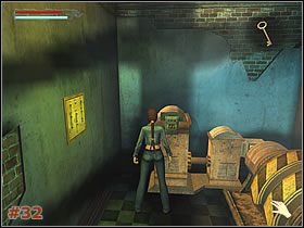 Postaraj się wspiąć na górę i od razu otwórz drzwi po prawej [#31 ] - [Misja 02] Derelict Apartament Block | Tomb Raider The Angel of Darkness - Tomb Raider: The Angel of Darkness - poradnik do gry