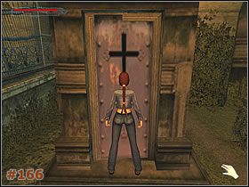 Zeskocz na niższy tak, by znaleźć się w wewnętrznej, ogrodzonej metalowymi prętami części [#165] - [Misja 08] St. Aicards Graveyard (cz.2) | Tomb Raider The Angel of Darkness - Tomb Raider: The Angel of Darkness - poradnik do gry