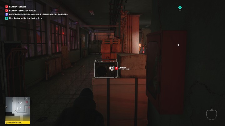 Korzystając z dostępnych zasłon przejdź na drugą stronę pokoju - Hitman 3: Impulse Control - Chongqing, zadania fabularne, solucja - Hitman 3 - poradnik, solucja