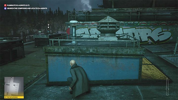 Ciekawszą propozycją jest użycie dowolnego obiektu do rzucania żeby sprowadzić Agenta Greena w bardziej ustronne miejsce na dachu - Hitman 3: Agent Green - jak zabić? (The Scout) - Berlin, solucja - Hitman 3 - poradnik, solucja