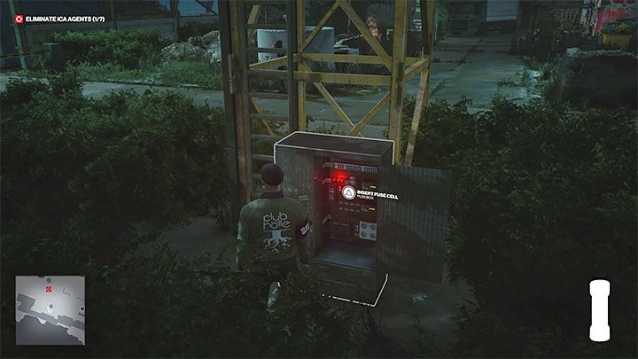 Z ogniwem powróć do dźwigu i umieść go w jego podstawie - Hitman 3: Agent Thames - jak zabić? (The Professional) - Berlin, solucja - Hitman 3 - poradnik, solucja