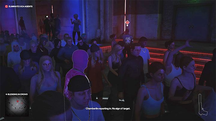 Agent Chamberlin podróżuje po poziomie -2 klubu Holle, czyli po okolicach parkietu gdzie odbywa się rave (punkt 42 na mapie) - Hitman 3: Agent Chamberlin - jak zabić? (The Joker) - Berlin, solucja - Hitman 3 - poradnik, solucja