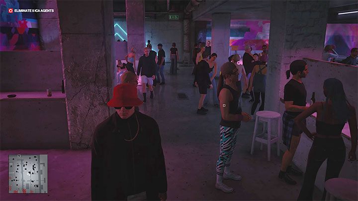 Przebranie to można potraktować bardziej jako ciekawostkę, niż jako użyteczny strój, choć ma ono swoje unikalne zastosowanie - Agent 47 może zagadywać do różnych napotykanych NPC-ów i oferować im narkotyki na sprzedaż - Hitman 3: Berlin - Najlepsze przebrania - Hitman 3 - poradnik, solucja