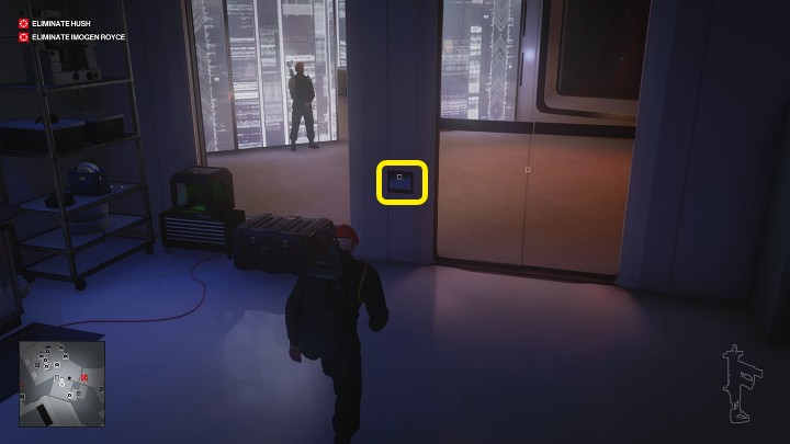 Wyjdź wtedy z szybu i podejdź do panelu sterowniczego przy drzwiach - aktywuj go, by zaciemnić okna, tak na wszelki wypadek - Hitman 3: Imogen Royce - jak zabić? Chongqing, Chiny, solucja - Hitman 3 - poradnik, solucja