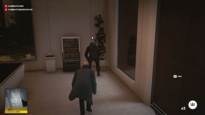 Poczekaj, aż strażnik stojący tuż obok zainteresuje się hałasem i wejdzie do pomieszczenia - Hitman 3: Imogen Royce - jak zabić? Chongqing, Chiny, solucja - Hitman 3 - poradnik, solucja