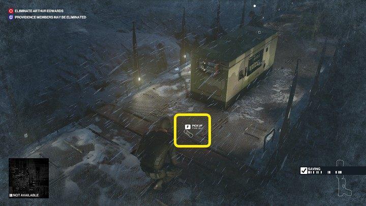 Nieco dalej zauważysz jednego strażnika, którego możesz ominąć lub obezwładnić - Hitman 3: Arthur Edwards - jak zabić? Carpathian Mountains, solucja - Hitman 3 - poradnik, solucja