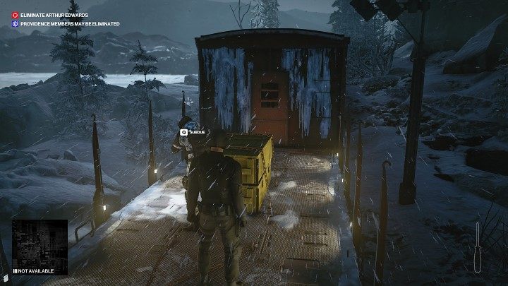 Nie tracąc czasu, biegnij przed siebie i obezwładnij ostatniego strażnika - ciało schowaj do kontenera - Hitman 3: Arthur Edwards - jak zabić? Carpathian Mountains, solucja - Hitman 3 - poradnik, solucja
