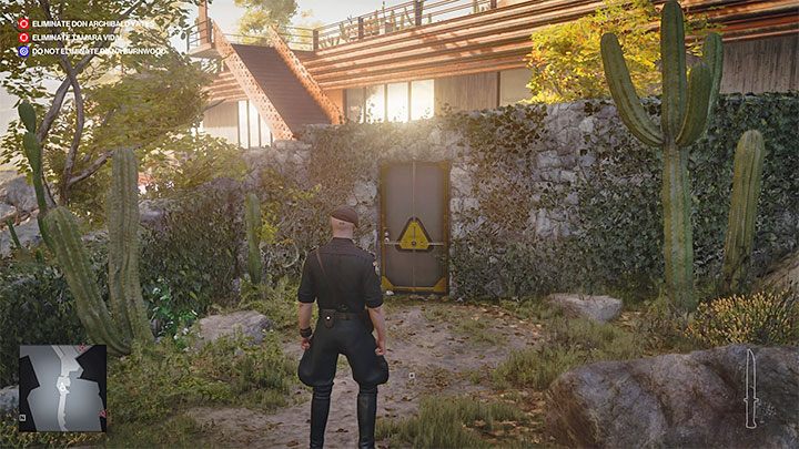 Do zamkniętych drzwi musisz dotrzeć od północy i zdjąć z nich blokadę - Hitman 3: The Farewell, Mendoza - mapa, informacje o misji - Hitman 3 - poradnik, solucja