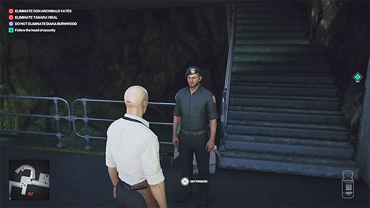 Po tym jak dotrzecie do sekretnego tunelu (punkt 39 na mapie) Agent 47 będzie musiał poddac się obowiązkowemu przeszukaniu - Hitman 3: Closing Statement, Mendoza - solucja, opis przejścia, jak odblokować? - Hitman 3 - poradnik, solucja