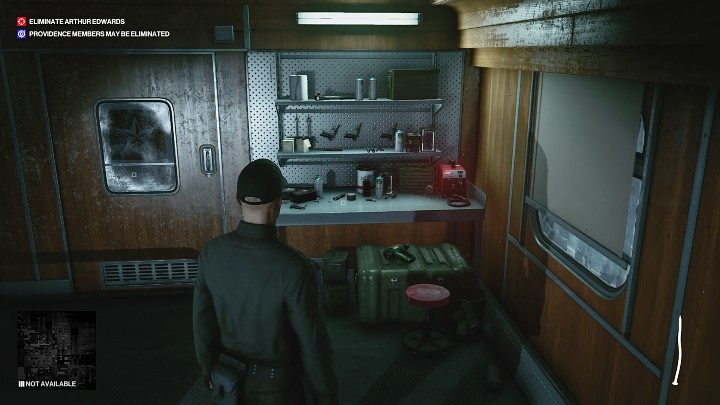 Podejdź do stołu warsztatowego i stwórz broń z tłumikiem, która będzie niezbędna do zdobycia trofeum Bullet Train - Hitman 3: Bullet Train - jak odblokować trofeum/osiągnięcie? - Hitman 3 - poradnik, solucja