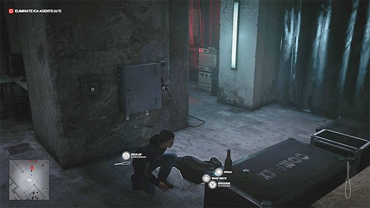 Agent Banner może zginąć w pojedynkę lub razem z Agentem Montgomery w eksplozji konstrukcji świetlnej (Light Rig) wiszącej nad główną salą - Hitman 3: Agent Banner - jak zabić? (The Wall) - Berlin, solucja, opis przejścia - Hitman 3 - poradnik, solucja