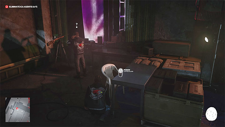 Zacznij skradać się w stronę Tremainea - Hitman 3: Agent Tremaine - jak zabić? (The Sniper) - Berlin, solucja - Hitman 3 - poradnik, solucja