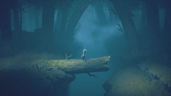 Aby przeskoczyć nad przepaścią musisz po prostu wbiec na zniszczony konar - Little Nightmares 2: Droga przez las - solucja, opis przejścia - Little Nightmares 2 - poradnik do gry