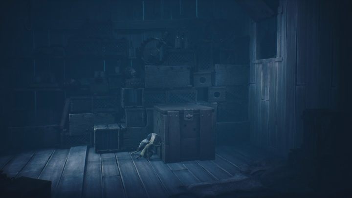Po wejściu do środka zacznij pchać skrzynię - Little Nightmares 2: Ucieczka przed myśliwym - solucja, opis przejścia - Little Nightmares 2 - poradnik do gry