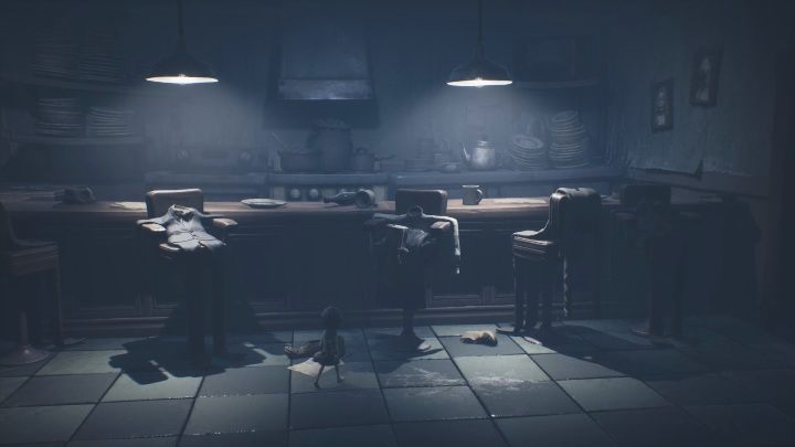 Dostaniesz się do baru, w którym znajduje się sporo ubrań, ale nie ma tam nic z czym możesz wejść w interakcję - Little Nightmares 2: Droga do domu dziecka - solucja, opis przejścia - Little Nightmares 2 - poradnik do gry