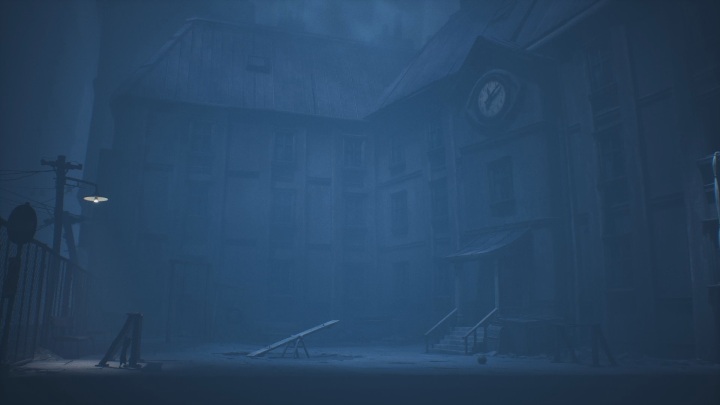 Lokalizacja: Rozdział 2, przed wejściem do budynku - Little Nightmares 2: Widmowe szczątki, rozdział 2 Dom dziecka - lista wszystkich - Little Nightmares 2 - poradnik do gry