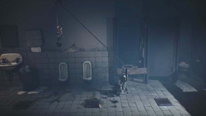 Po wyeliminowaniu chłopców zniszcz deskę, do której przywiązana jest lina - Little Nightmares 2: Ucieczka ze szkoły - solucja, opis przejścia - Little Nightmares 2 - poradnik do gry