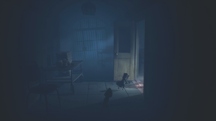 Oświetlaj drogę latarką - Little Nightmares 2: Pierwsze piętro - solucja, opis przejścia - Little Nightmares 2 - poradnik do gry