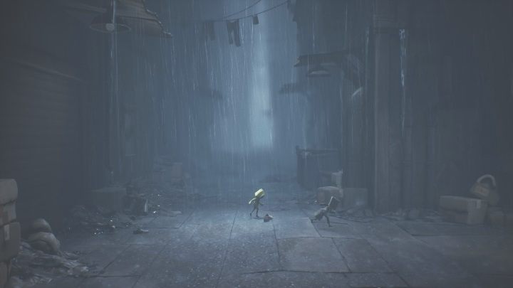 Po wyjściu na zewnątrz musisz przygotować się na intensywne opady deszczu - Little Nightmares 2: Przejście przez miasto - solucja, opis przejścia - Little Nightmares 2 - poradnik do gry