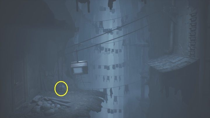 Gdy trafisz na urwaną część pokoju, musisz przesunąć telewizor na lewą stronę (tak aby wisiał nad dachem) - Little Nightmares 2: Telewizory - solucja, opis przejścia - Little Nightmares 2 - poradnik do gry