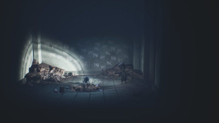 Musisz przejść przez kraty, aby dostać się do zamkniętej części korytarza - Little Nightmares 2: Widmowe szczątki, rozdział 3 Szpital - lista wszystkich - Little Nightmares 2 - poradnik do gry